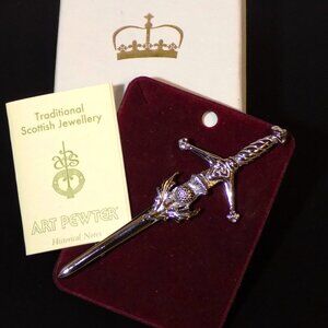 New Art Pewter Silver Ltd Authentic Scottish Claidhmhor Kilt Pin Box & COA